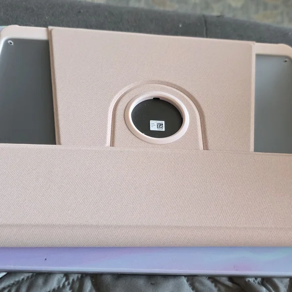 Samsung Pink and White Tablet with Keyboard - Picture 3 of 3